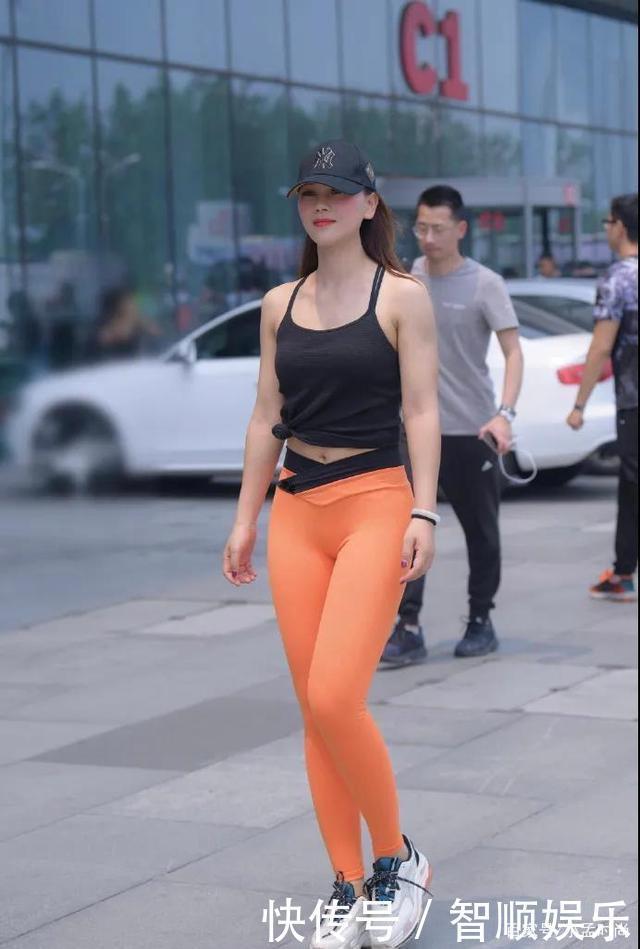 穿搭|橙色的瑜伽裤，美而凸显身材，轻熟而又有气质