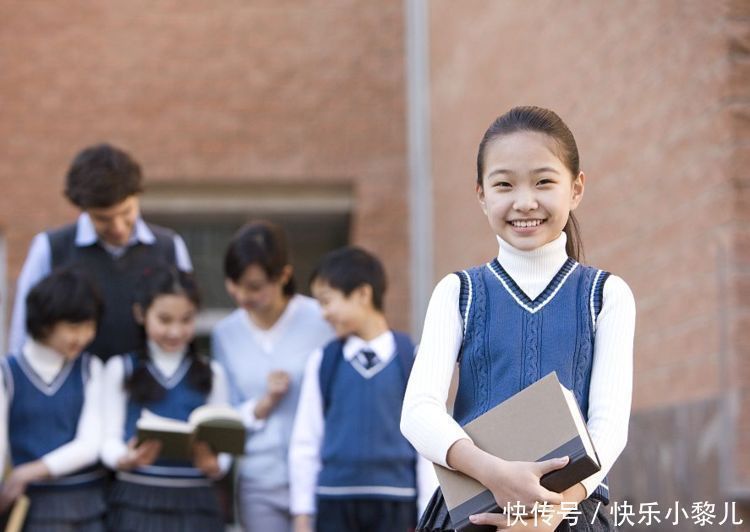 李园园|出生6个月住在外卖箱里,陪爸爸送餐的萌娃长大了,笑容依然治愈