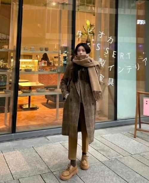 不懂大地色，最好不要乱穿！这些韩范儿十足配色穿搭，复古又温柔