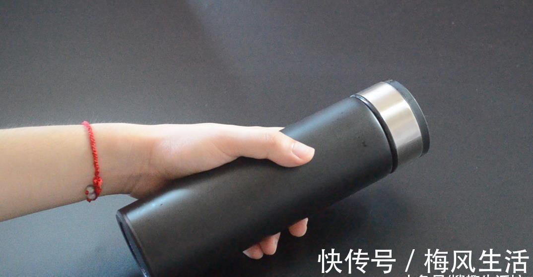 保温杯太深不好清洗, 教你一招, 不用洗涤剂, 细菌污垢洗得干干净净