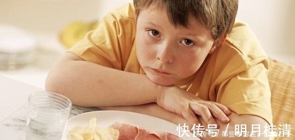家长|孩子总是嫌家里的饭菜不好吃,家长应该怎么办呢?