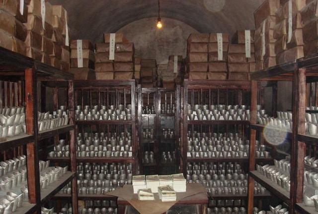 那个时代|古人吃完饭，放一锭银子就走，小二为何也不数一数？如果不够呢？