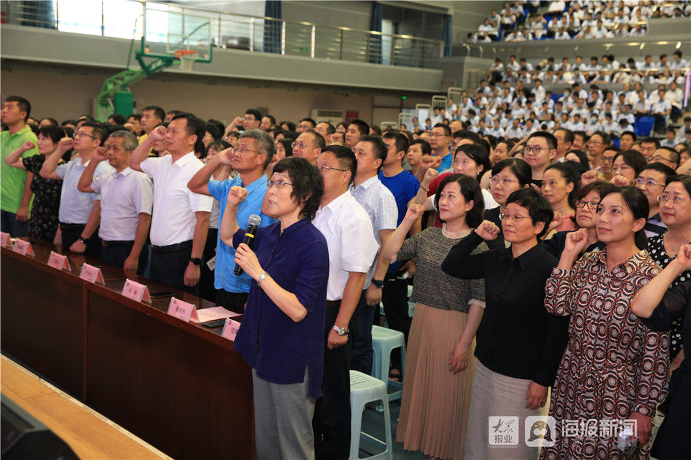 青島一中|教師節(jié)第七屆“黃曉明三優(yōu)獎助學(xué)金”在青島一中正式開啟