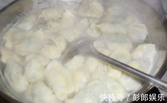 拌韭菜鸡蛋馅,“忌讳”两种食材,许多人爱放,难怪味道不好