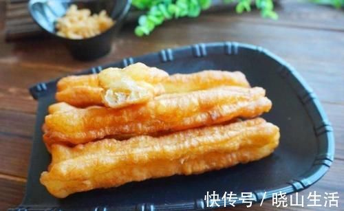 泡打粉|早餐油条自己做，早起10分钟，就能炸一锅，根根空心，还酥脆