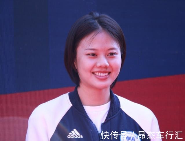 里约奥运会|真的胖了,中国女排24岁奥运冠军公开亮相,脸圆了不少,但更美了