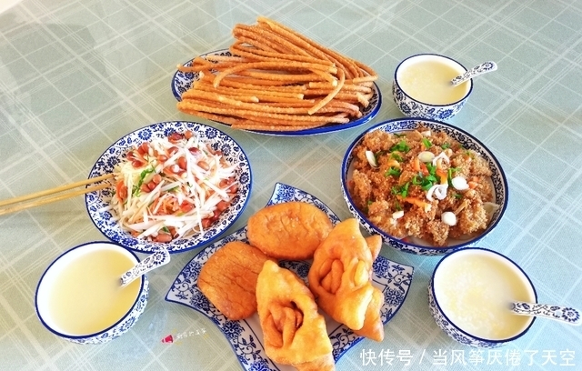 粉蒸肉|一家三口人的午餐，清爽鲜美味道香，网友：这是什么搭配