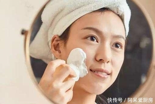 干燥|洗脸时,做对3个“细节”,不易干燥长皱纹!可第2个总被人忽视