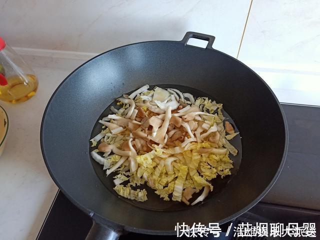 我家的极简晚餐,3个菜15分钟,好吃不贵又简单,吃得开心舒服