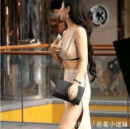 圣诞节|街拍:小阿姨身穿颜色简单的包臀裙,却把熟女气息完美展现!