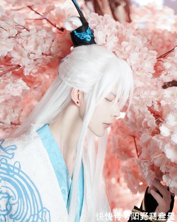 夜漓|熊祁cos《魔尊要抱抱》夜漓，作者直夸还原，希望能安排老年组呀