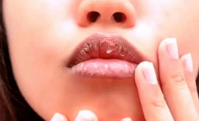 女生 天天涂“口红”和从来不涂口红的女生,10年后区别在哪里?