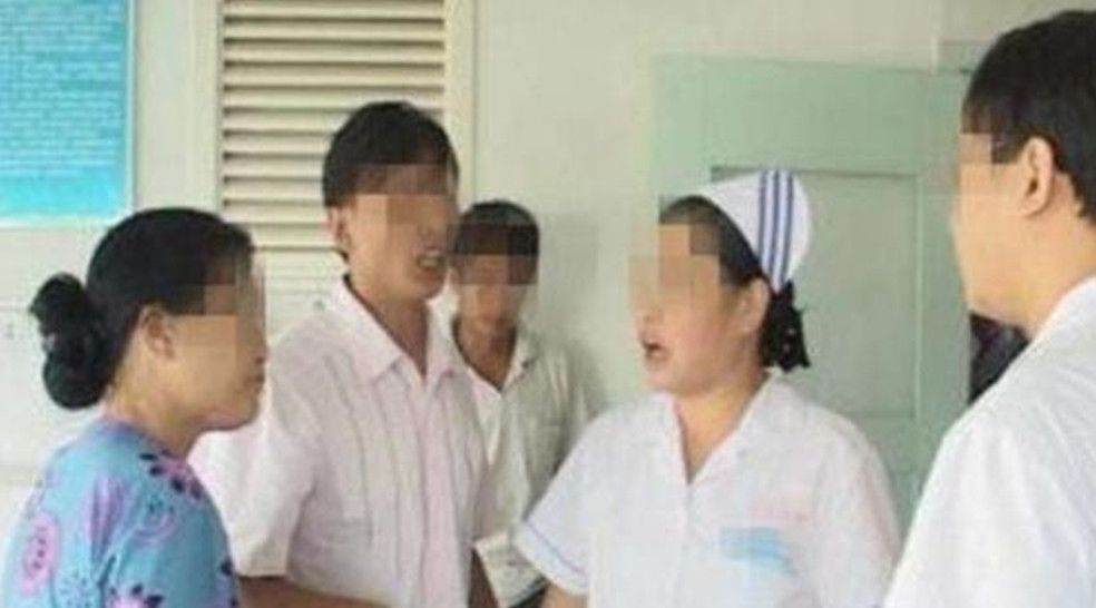 导致孩子|孩子1岁脸上“产钳印”不消,找医生被反驳,宝妈无言以对