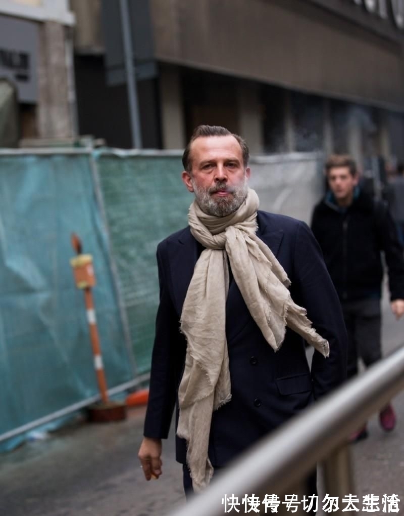 loro 卷福基努里维斯,在打造绅士这点上心有灵犀