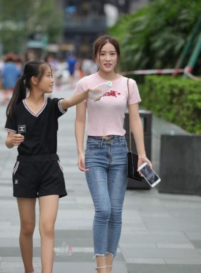 女人 成熟的女人很努力,自信的眼神充满了坚定,拼搏就会变的更强大