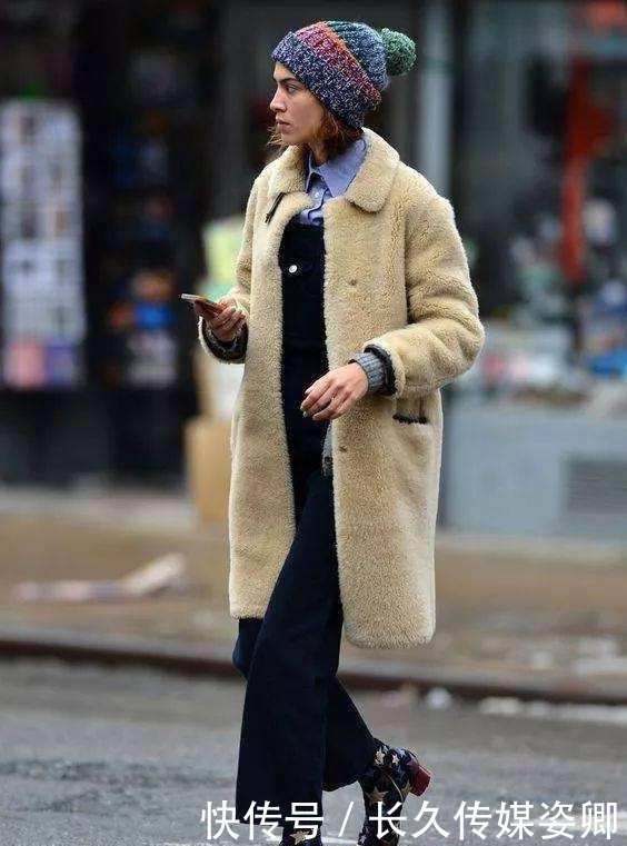 时尚|冬季摇粒绒外套不好穿?不急与靴子搭配起来,简单时尚又洋气