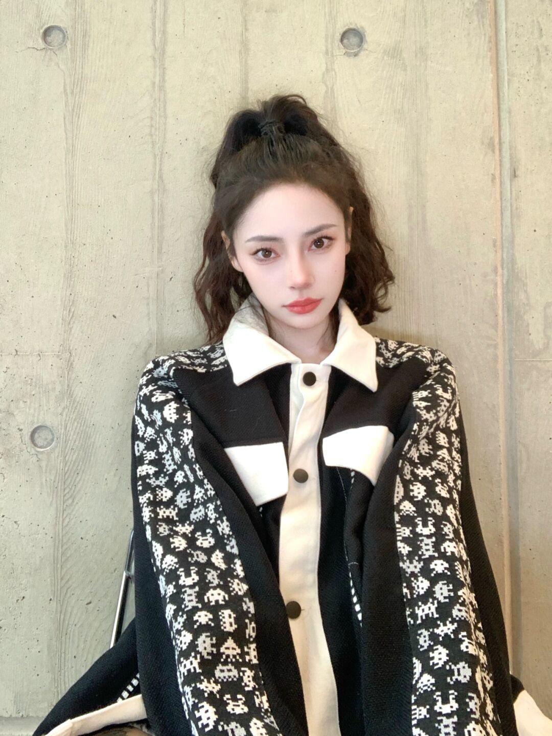 千鸟格|谁说黑白灰只能单调?掌握这几个搭配思路,基础色也能穿出高级感