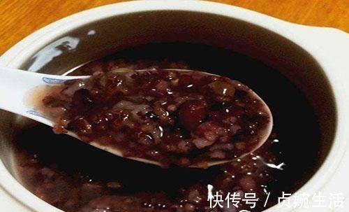 早餐常能为孩子们做这种粥，不仅好喝，而且健脾补血，是孩子们最爱吃的
