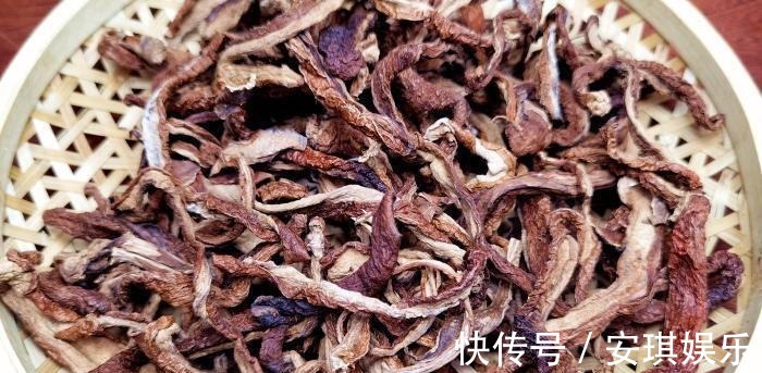 初秋，遇到此菜别手软，买上30斤，晒干囤起来，随吃随取，真省事