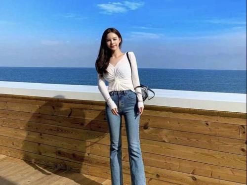 管住嘴迈开腿，又到了“暗自较劲”的季节，怎么穿才更时髦？