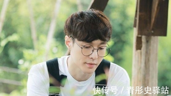 张艺兴表示《街舞4》夺冠,王一博经常向他们炫耀,原因笑掉大牙