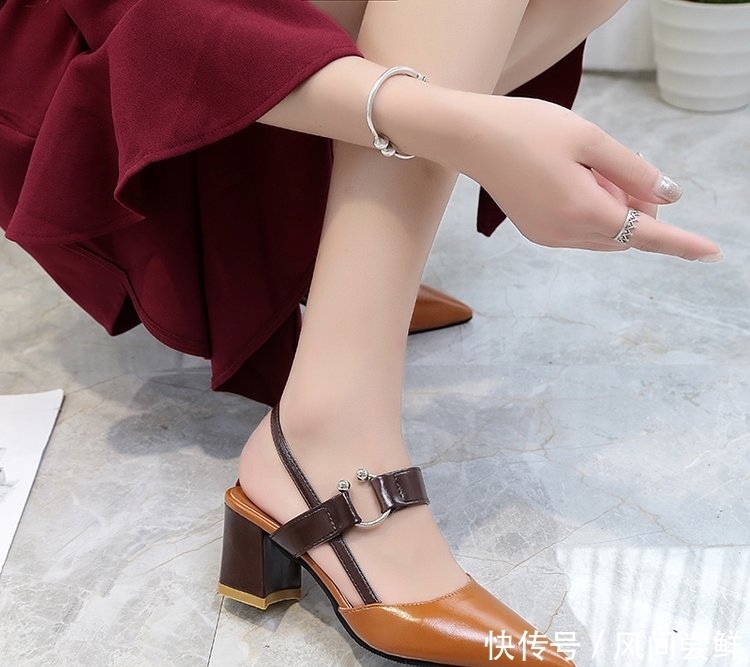 聪明女人都选这样的精品女鞋,经典纯色不过时,走路洋溢着优雅感