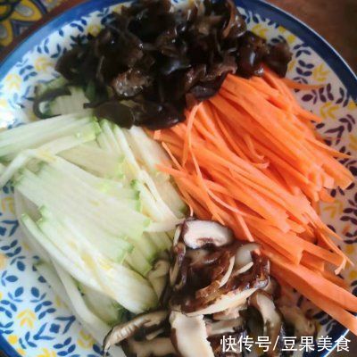 木耳|饭店的素食拌饭为什么那么好吃，主要是多了这一步