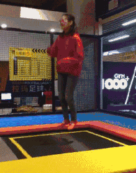 |搞笑GIF:这是哪一路公交车,司机这么漂亮,我也要去坐