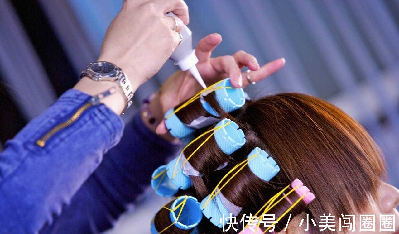 理发师 烫发一个月后头发就直了,烫发能保持多久了解这三点烫发不迷路