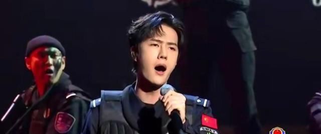 王一博|王一博铿锵有力的演唱《渴望光荣》,反而越发让人期待的竟然是它