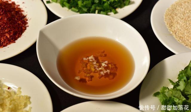 北方的火锅|同样是吃火锅,北方和南方有哪些差异你爱油碟还是芝麻酱