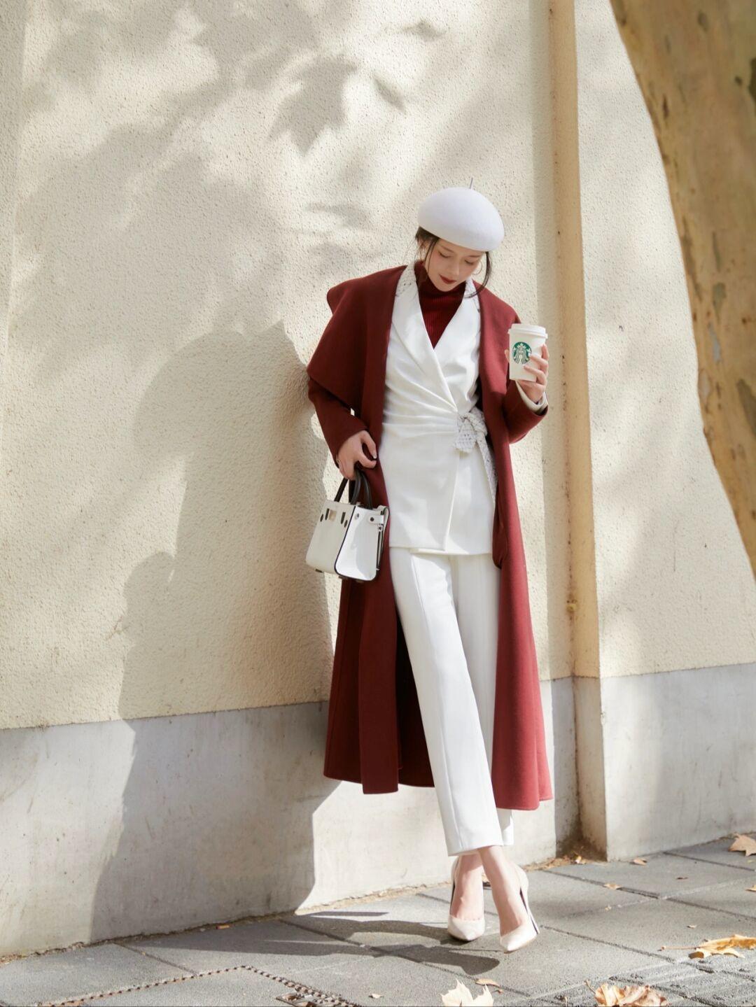 黄黑皮 气质女人穿衣要讲究,看看这些简约高级的“大衣”穿搭,保暖时髦