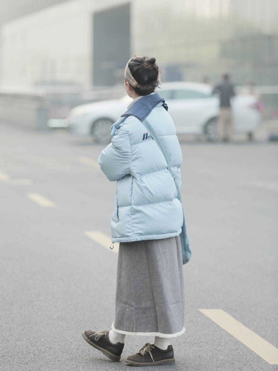 深灰色|“羽绒服”才是万能搭配神器,冬季穿保暖还个性,时髦精都爱了!