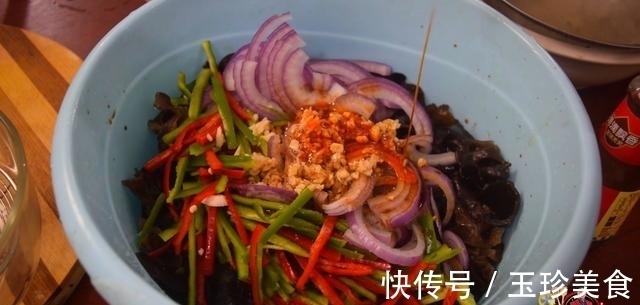 木耳|洋葱凉拌木耳最好吃的做法,简单美味又下饭,看看你喜欢吃不?
