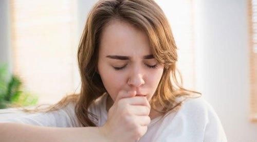 女性口臭太尴尬!这些原因是罪魁祸首,该如何预防?