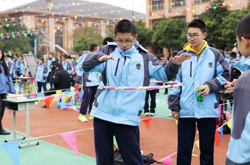 喜气洋洋的麓山“游园”，弥漫着幸福！天府师大一中，不出所料地赞！