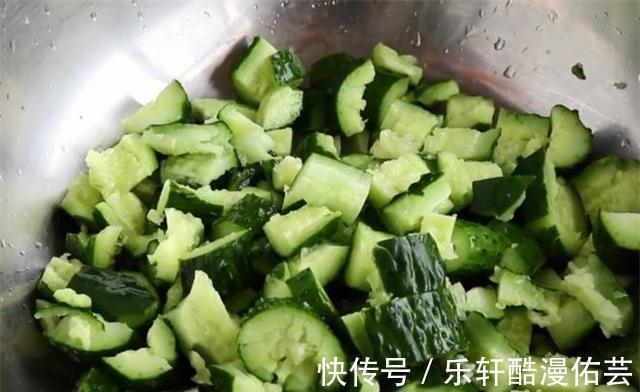 做法|凉拌黄瓜，很多人第一步就错了，做法技巧告诉你，脆爽入味又好吃