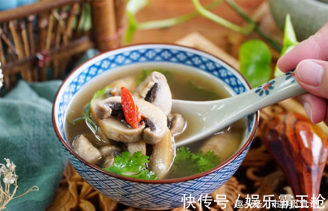 菜市场碰到这菇别手软，买上半斤煮汤，鲜的不得了，家人都爱喝