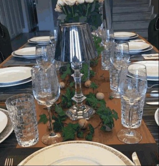 美观性|参观王琳的家，餐具都是欧式风格，平时都是在阳台上面吃饭