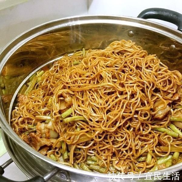 五花肉|蒸“卤面”前，要先煮面吗？不懂快看，否则面条粘成一团