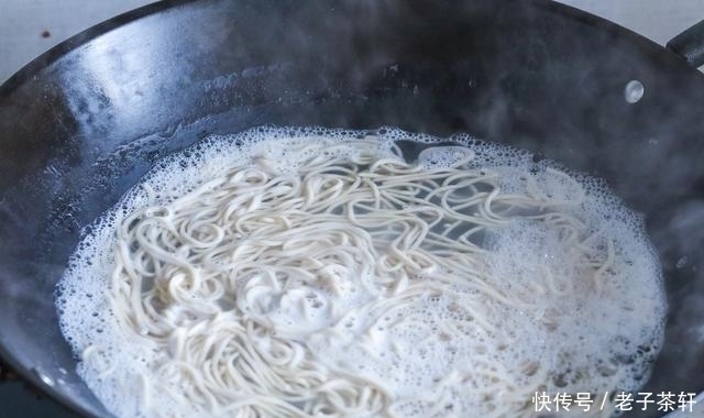 搅拌均匀|老公说：面条这样做，可以吃一辈子，做法和配方都告诉你，试试看
