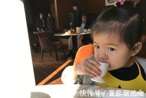 价值观念|吃顿火锅只要10元,宝妈做法让娃害羞,占便宜难道要从娃娃抓起?