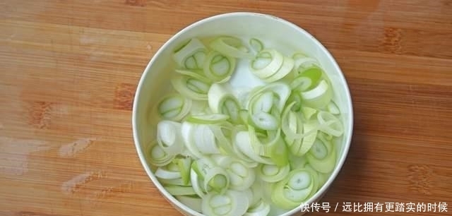 正月十五元宵节,家宴菜单已备好,5荤4素1汤上一桌,十全十美