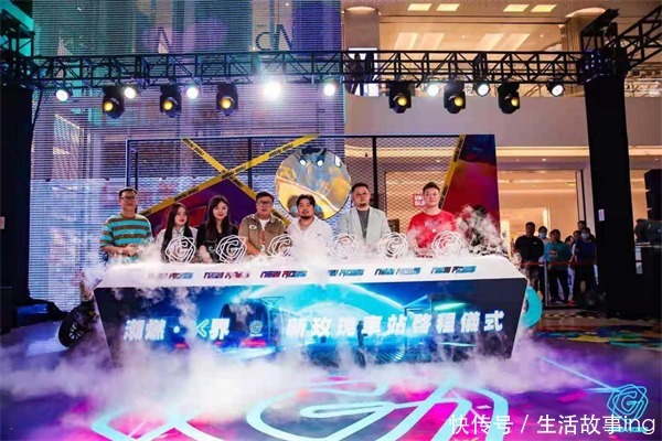 时尚|“ 新潮”席卷而来，赛博朋克、机械科技成为时尚新宠