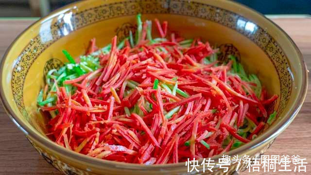 搅拌均匀|早餐别吃包子馒头了，1块钱饺子皮，5种巧用，美味解馋，孩子最爱