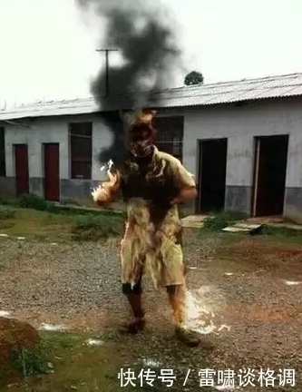 |搞笑PS:求大神帮我P成在路边尿尿,要霸气一点!