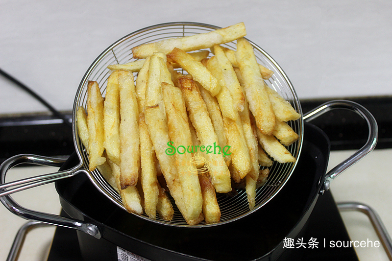 教你做椒盐土豆条，色泽金黄，咸香酥脆，咔嚓作响，好吃到舔手指