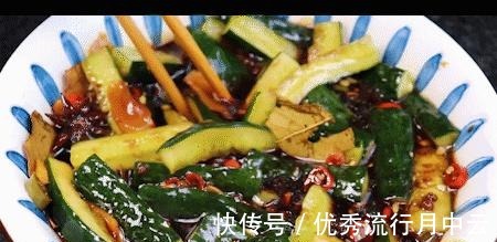 大碗|腌黄瓜用盐水杀就错了,教你一招,清爽入味嘎嘣脆,10分钟就能吃!