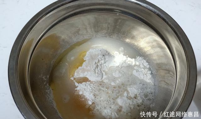 1碗面粉1个蛋，不蒸不烤真简单，又香又软，全家抢着吃