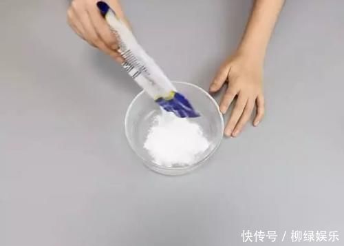 小苏打|厕所臭死人，一个简单方法，厕所一辈子不会有异味，真是太实用了